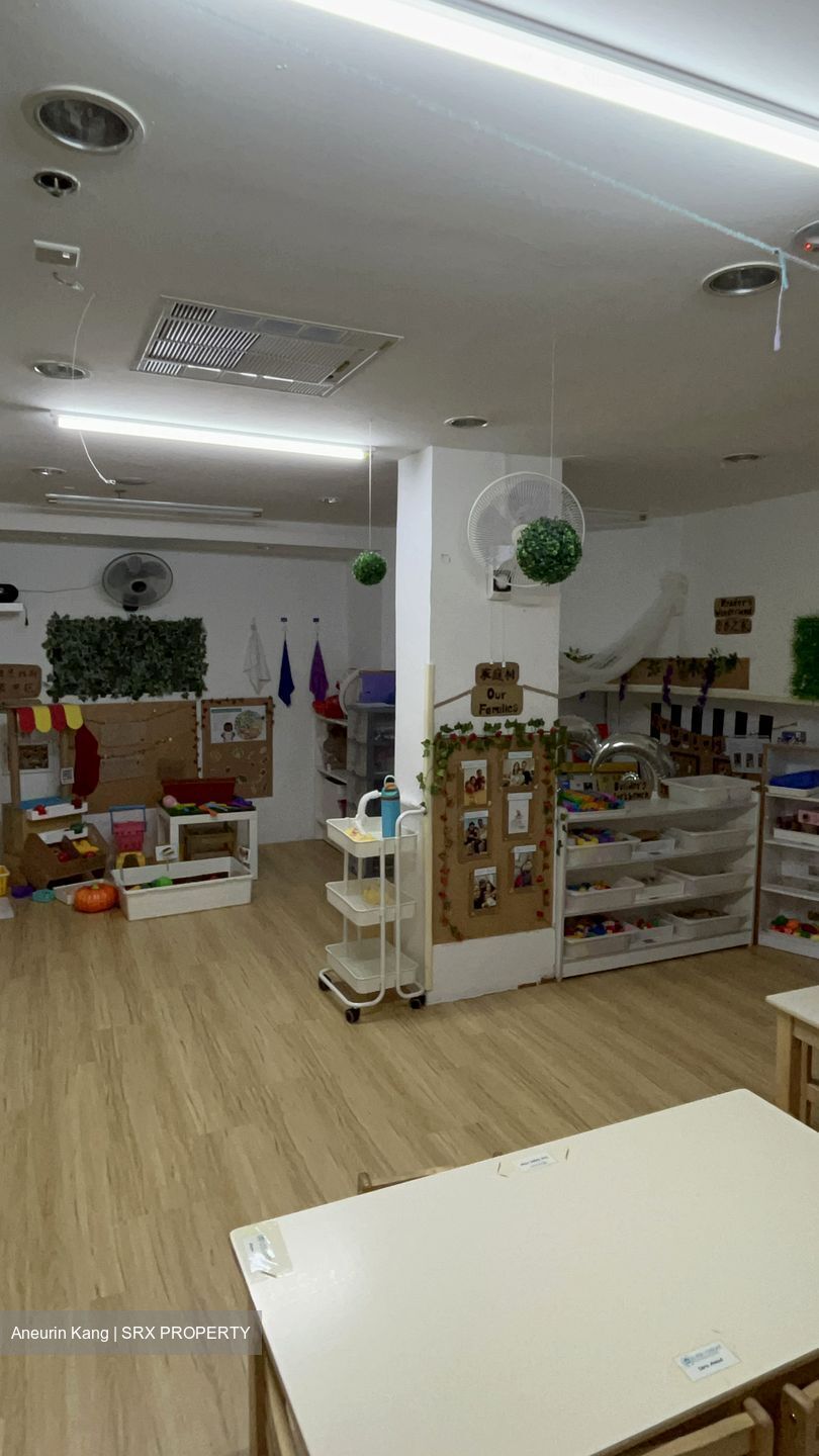 Kingston Terrace (D14), Retail #478668111
